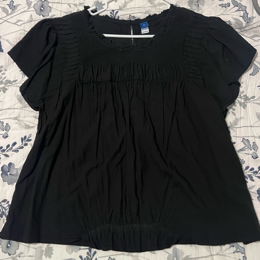 Old Navy women’s black top